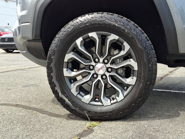 Used 2025 GMC Canyon Denali AWD/4WD image 8