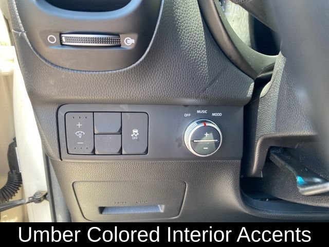 Used 2015 Kia Soul ! w/ Sun & Sound Package FWD image 10
