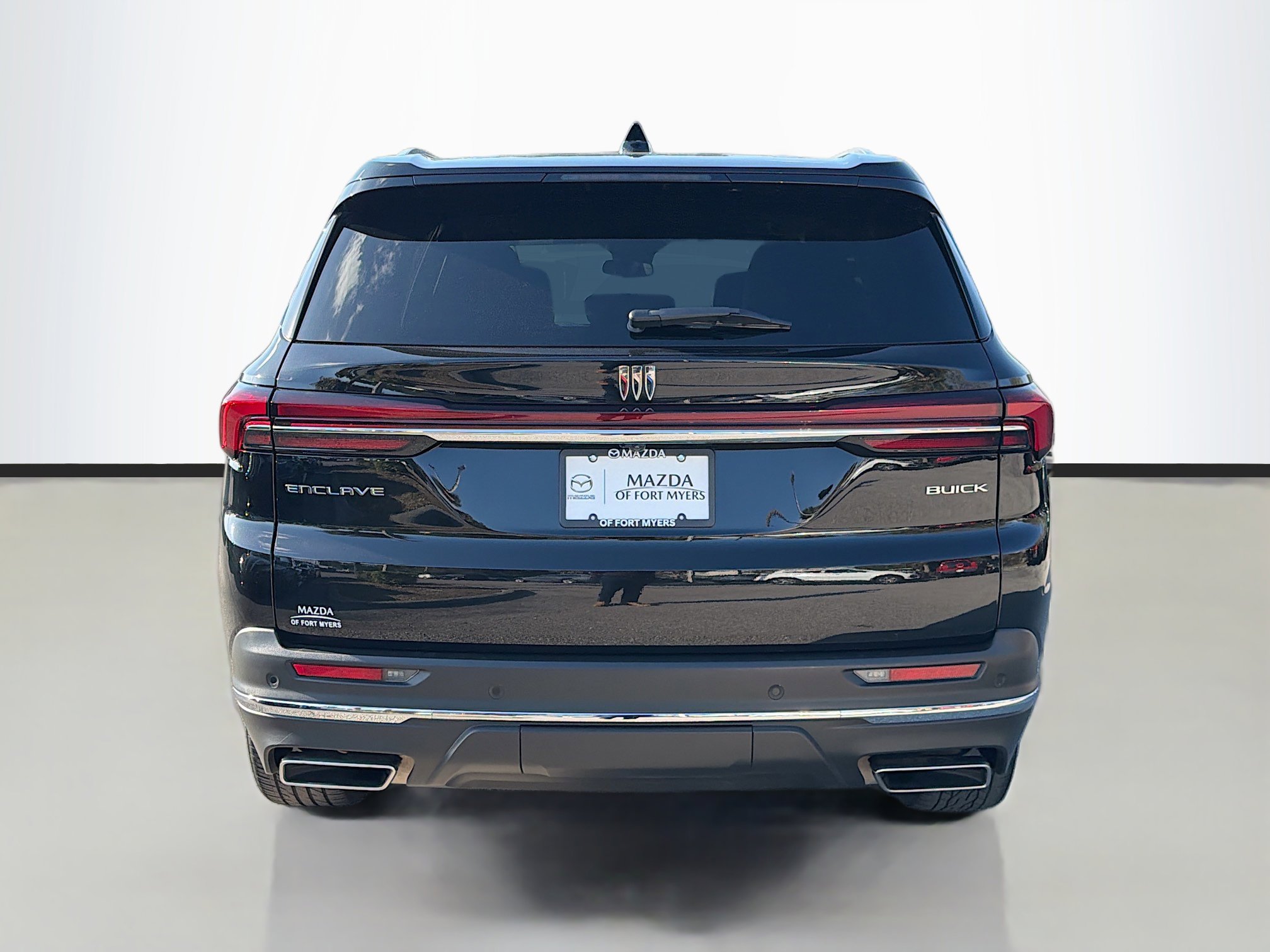 Used 2025 Buick Enclave Preferred image 4