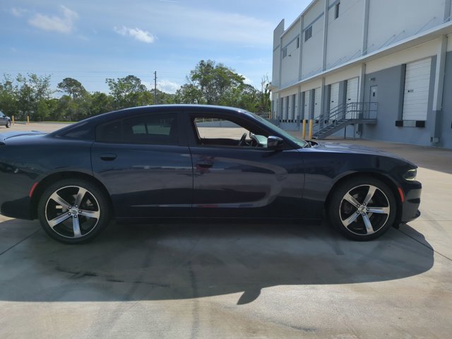 Used 2017 Dodge Charger SE w/ Popular Equipment Group image 4