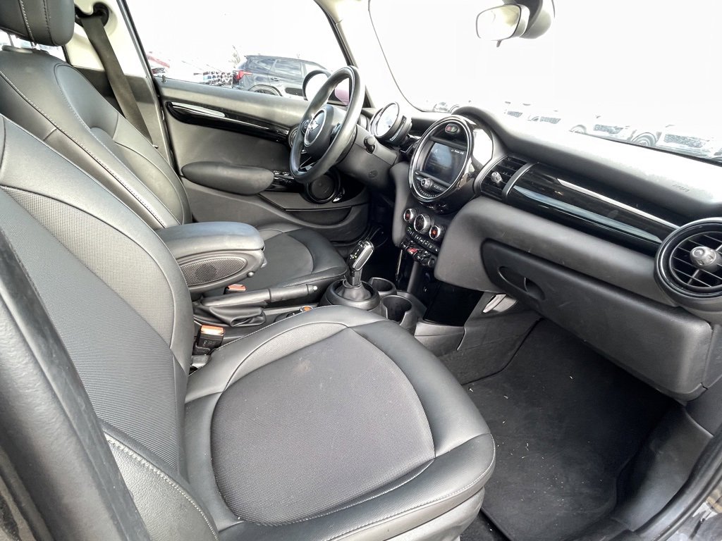 Used 2021 MINI Cooper 4-Door Hardtop image 27