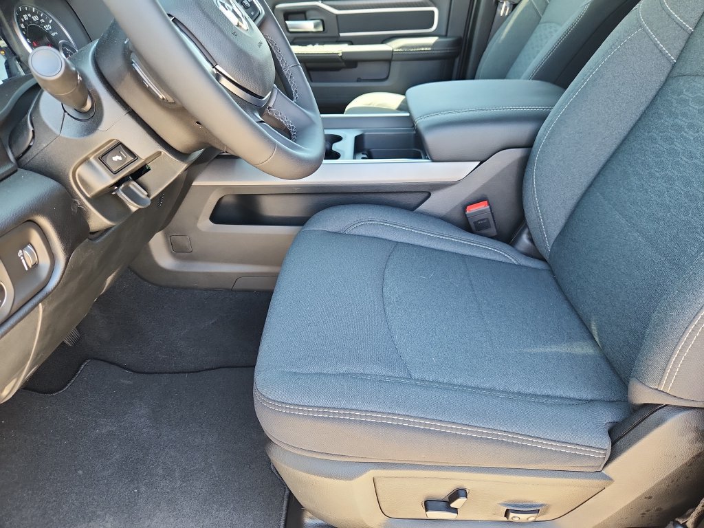 New 2026 RAM 2500 Big Horn AWD/4WD image 7