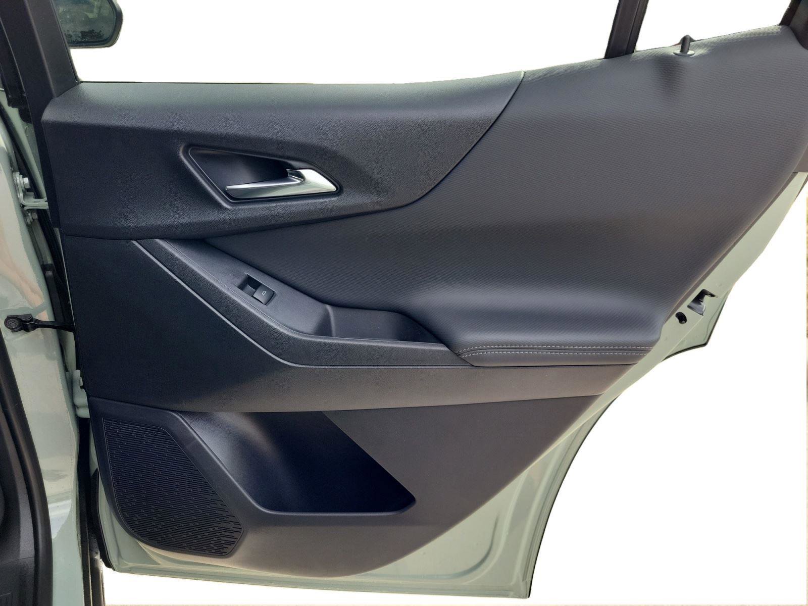 Used 2025 Chevrolet Equinox LT w/ Safety and Technology Package image 19