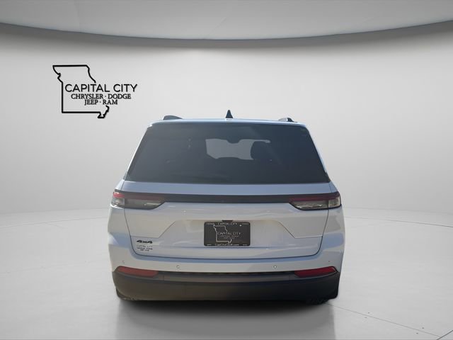 New 2026 Jeep Grand Cherokee Altitude image 9