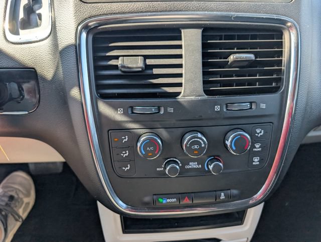 Used 2016 Dodge Grand Caravan SE FWD image 18