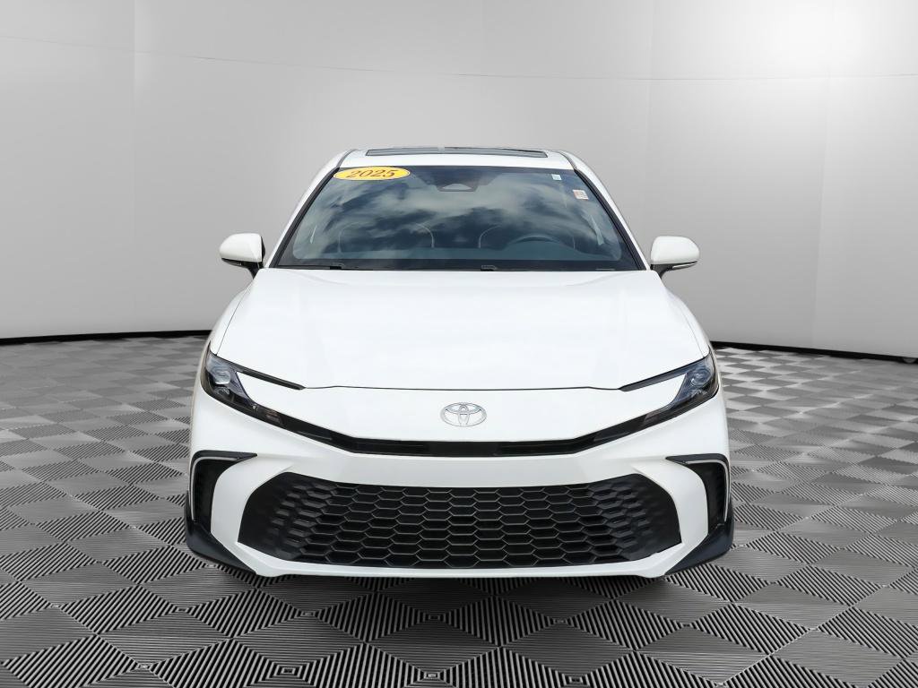 Used 2025 Toyota Camry SE image 9
