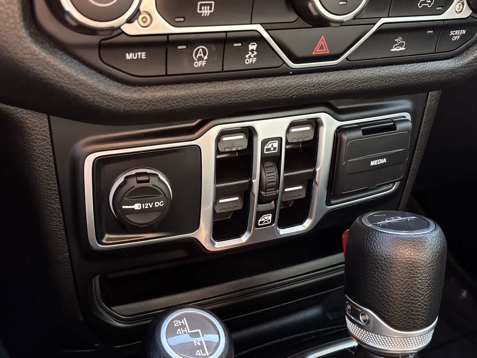 Used 2025 Jeep Gladiator Sport AWD/4WD image 21