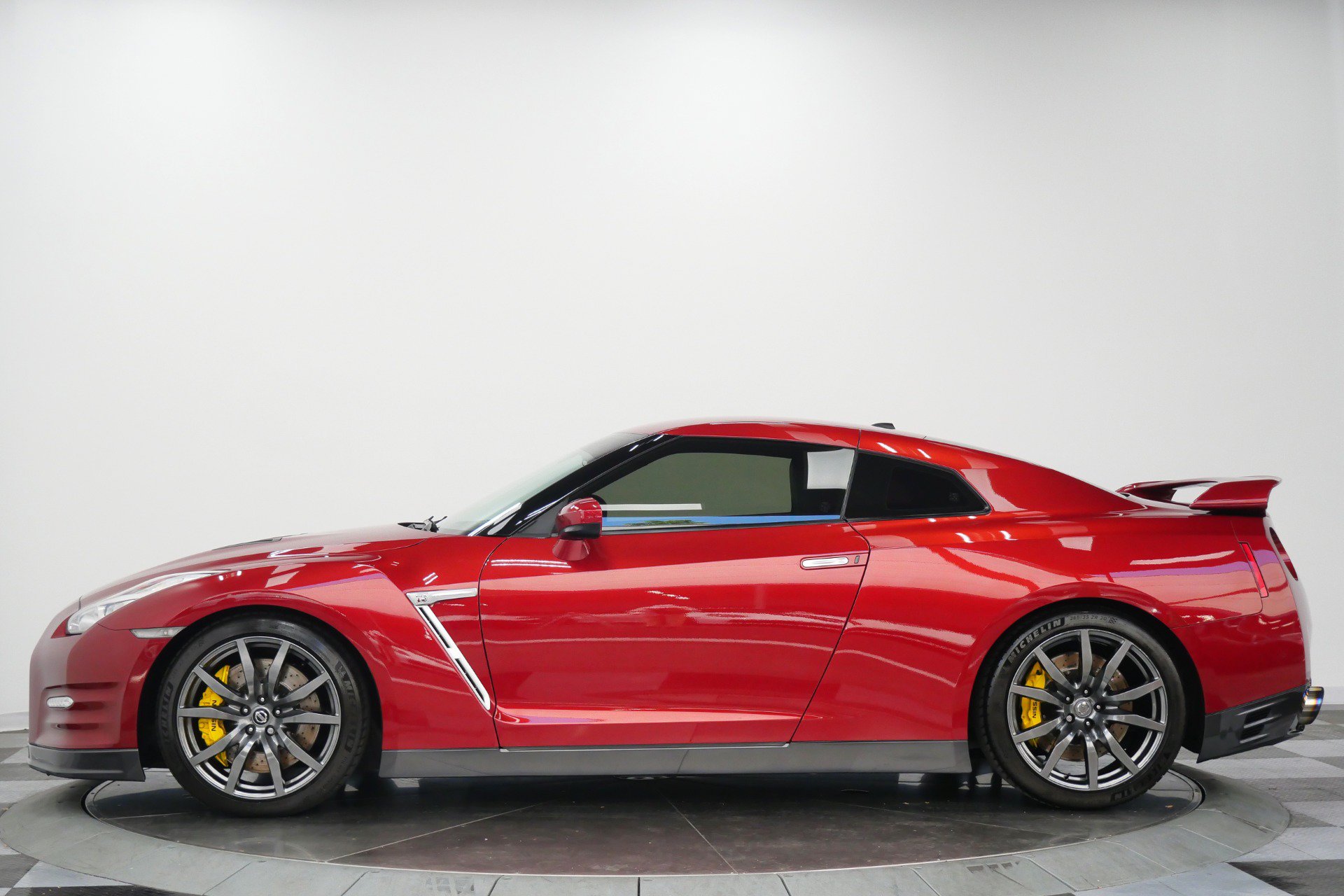 Used 2015 Nissan GT-R Premium AWD/4WD image 6