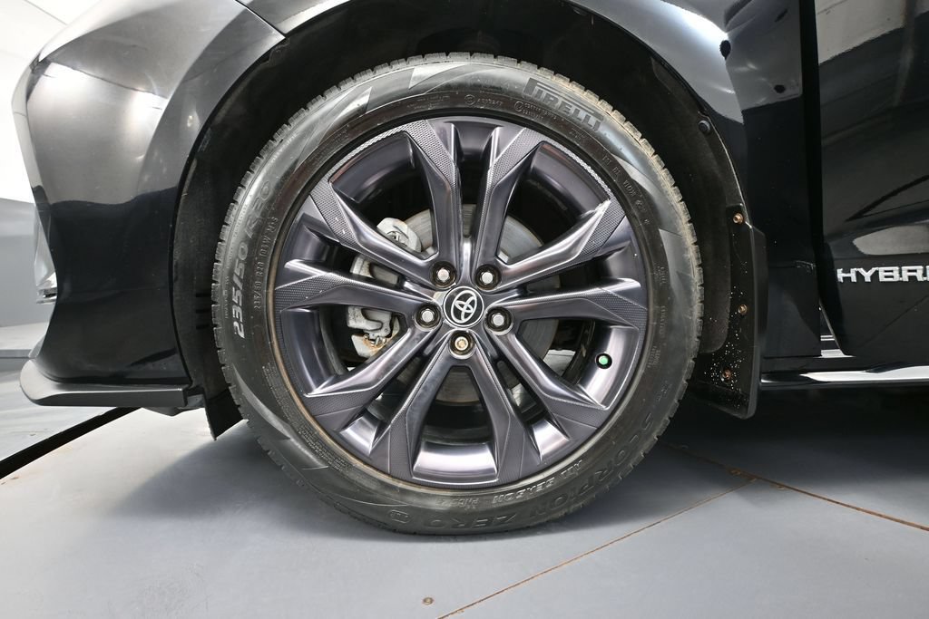 Used 2021 Toyota Sienna XSE FWD image 12