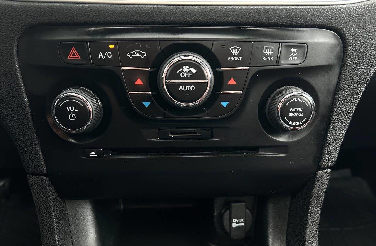 Used 2014 Dodge Charger SXT image 12