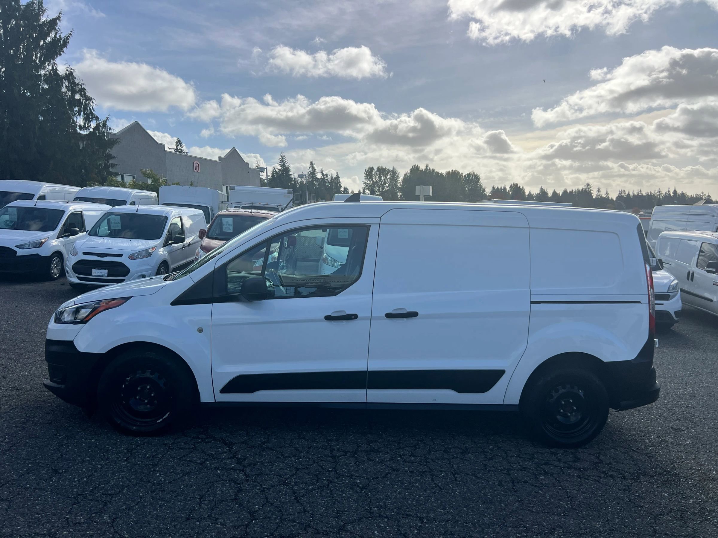 Used 2022 Ford Transit Connect XL image 4