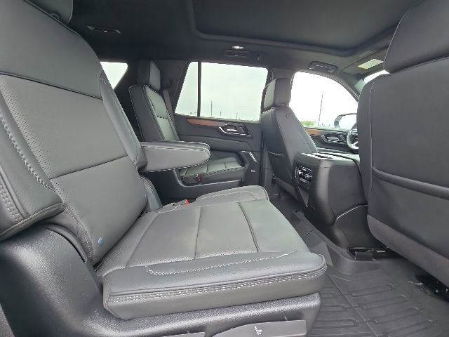 Used 2025 GMC Yukon Denali w/ Sun & Power Step Package AWD/4WD image 16