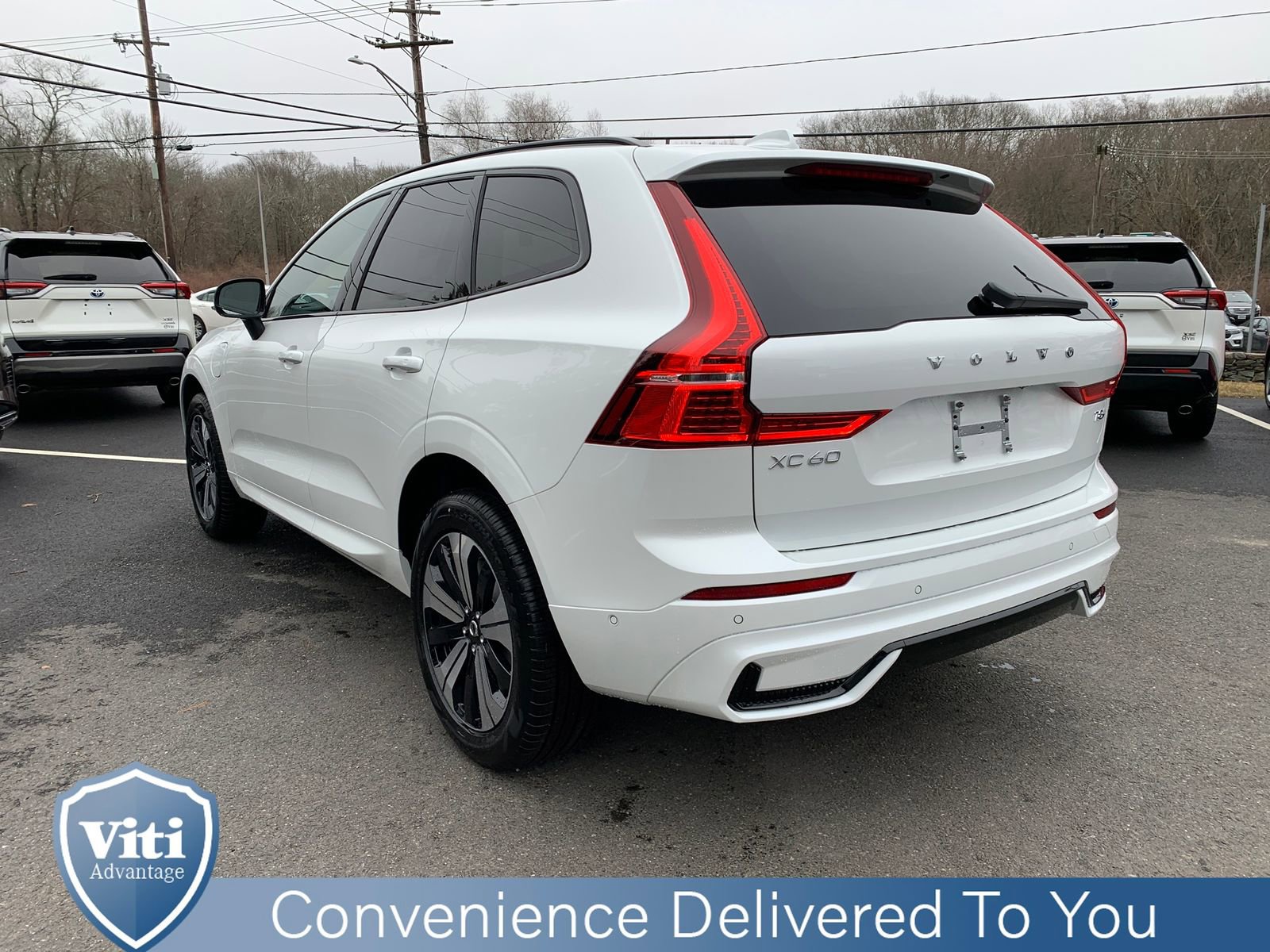 Used 2025 Volvo XC60 T8 Plus w/ Climate Package image 6
