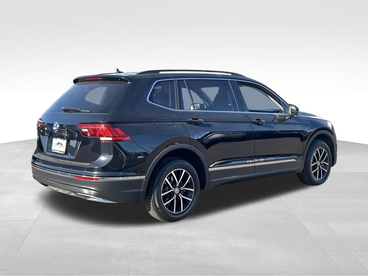 Used 2021 Volkswagen Tiguan SE FWD image 6