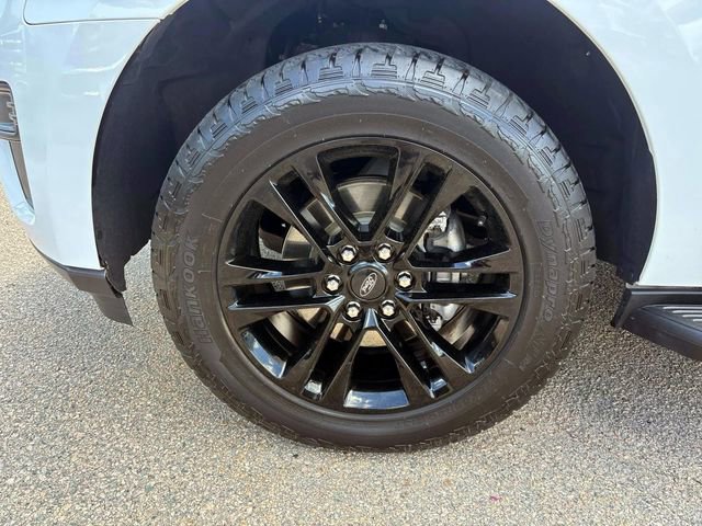 Used 2024 Ford Expedition XLT AWD/4WD image 8