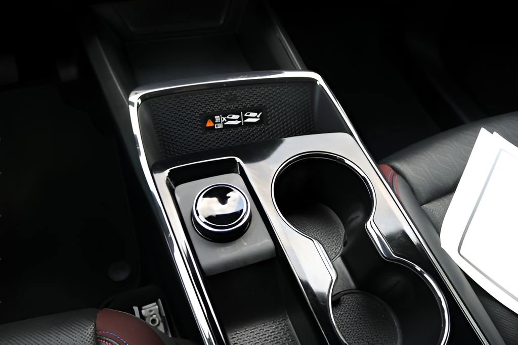 Used 2025 Chevrolet Equinox RS w/ Safety and Technology Package FWD image 23