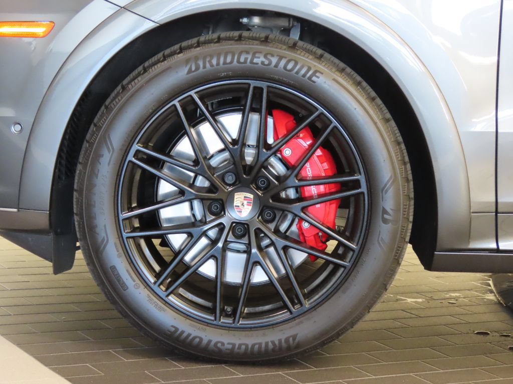 Certified 2026 Porsche Cayenne S AWD/4WD image 11