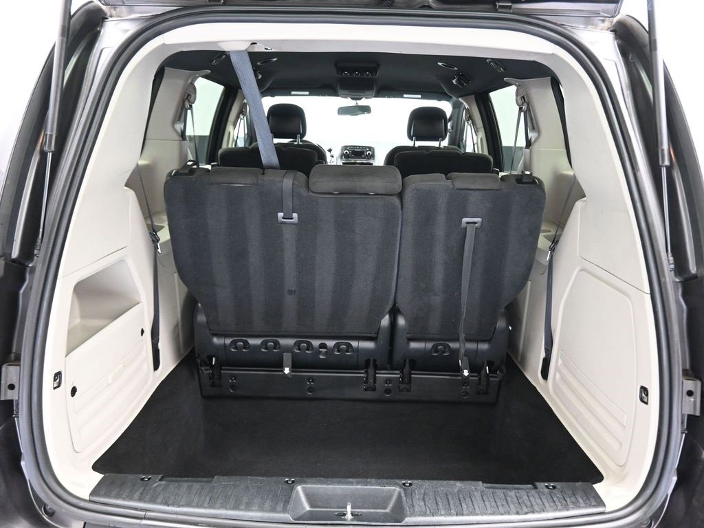 Used 2016 Dodge Grand Caravan SE image 48
