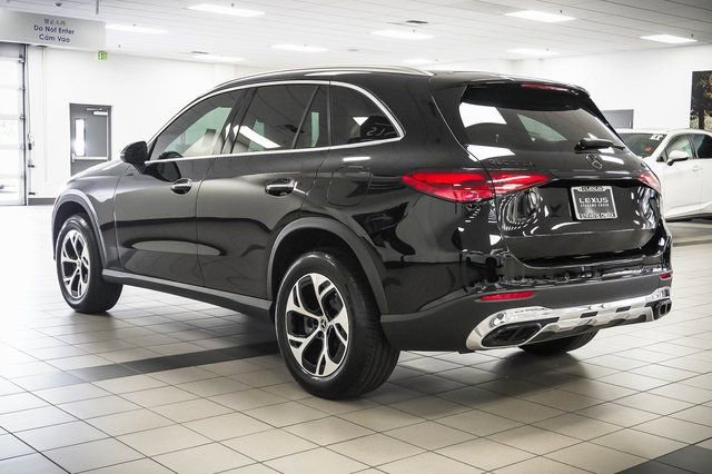 Used 2025 Mercedes-Benz GLC 350e 4MATIC image 8