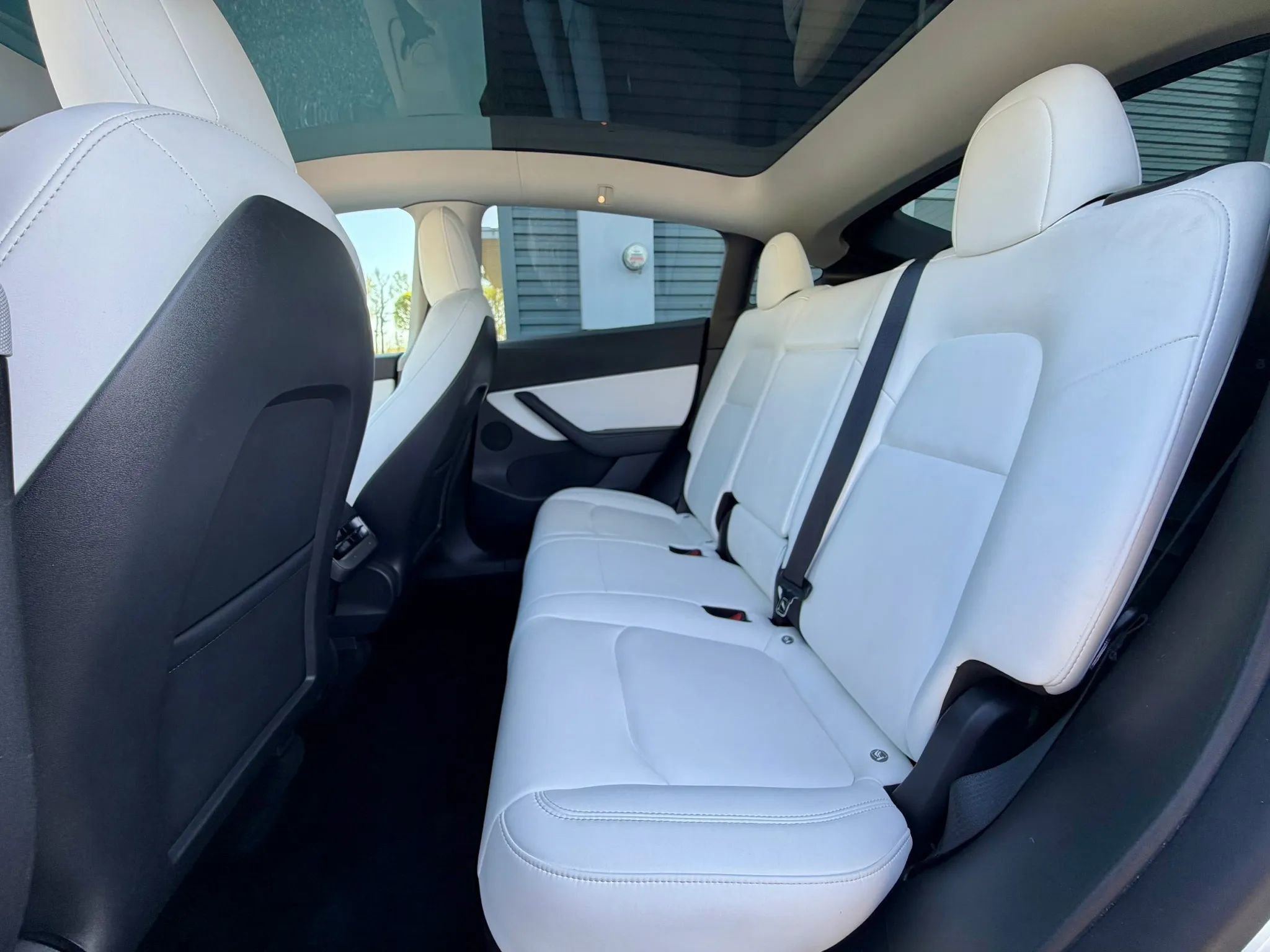 Used 2021 Tesla Model Y Long Range image 25