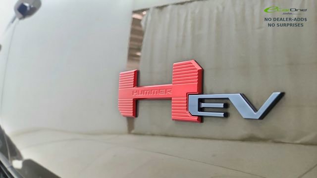 Used 2025 GMC Hummer EV 2X w/ LPO, Sport Package AWD/4WD image 17