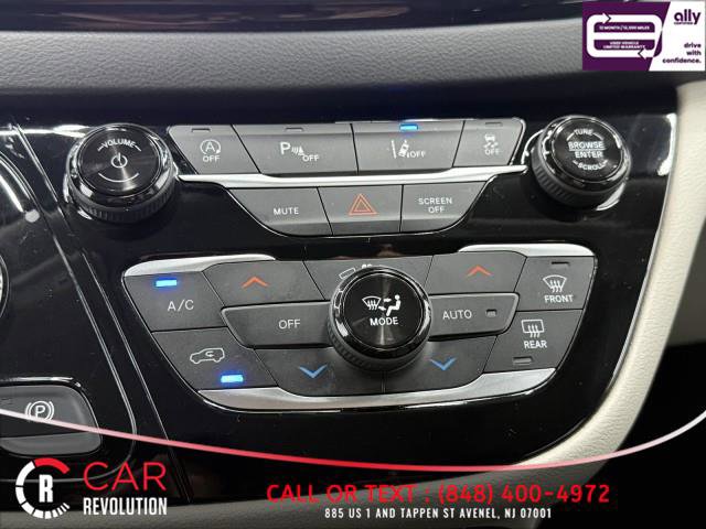 Used 2024 Chrysler Pacifica Touring-L FWD image 62