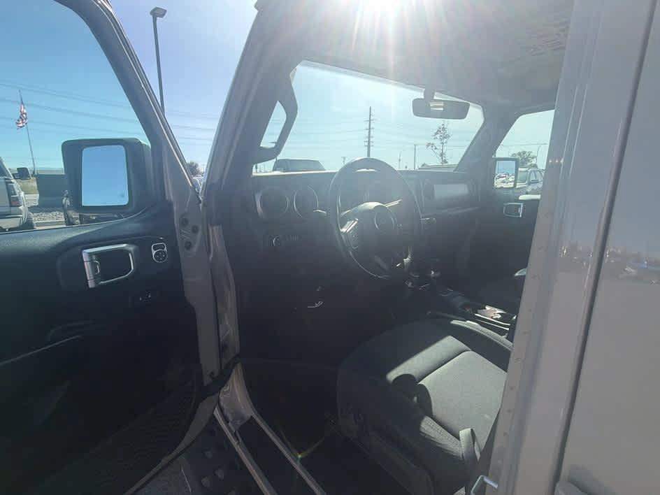 Used 2020 Jeep Gladiator Sport w/ Quick Order Package 24S AWD/4WD image 11