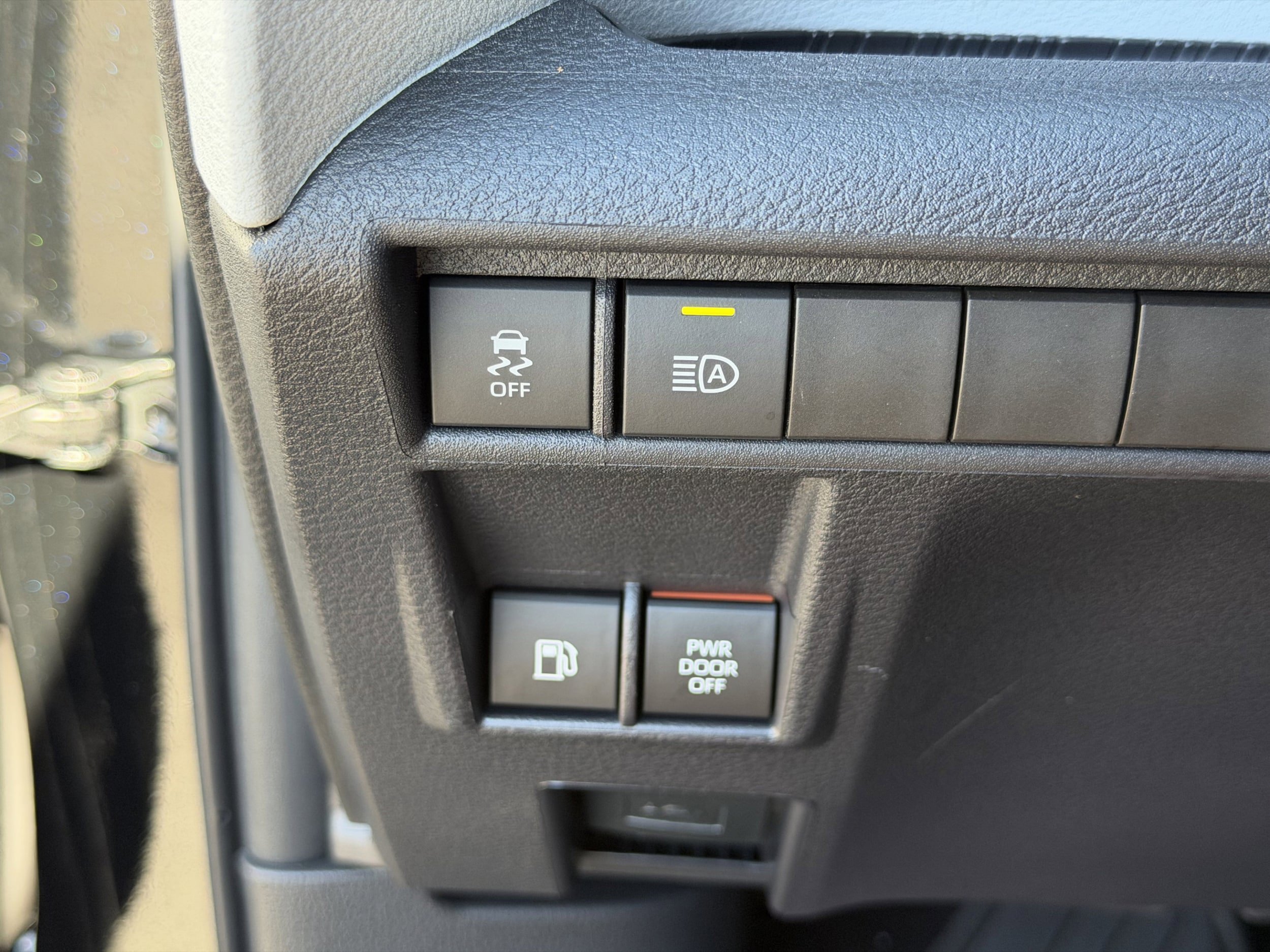 Certified 2025 Toyota Sienna XLE FWD image 21