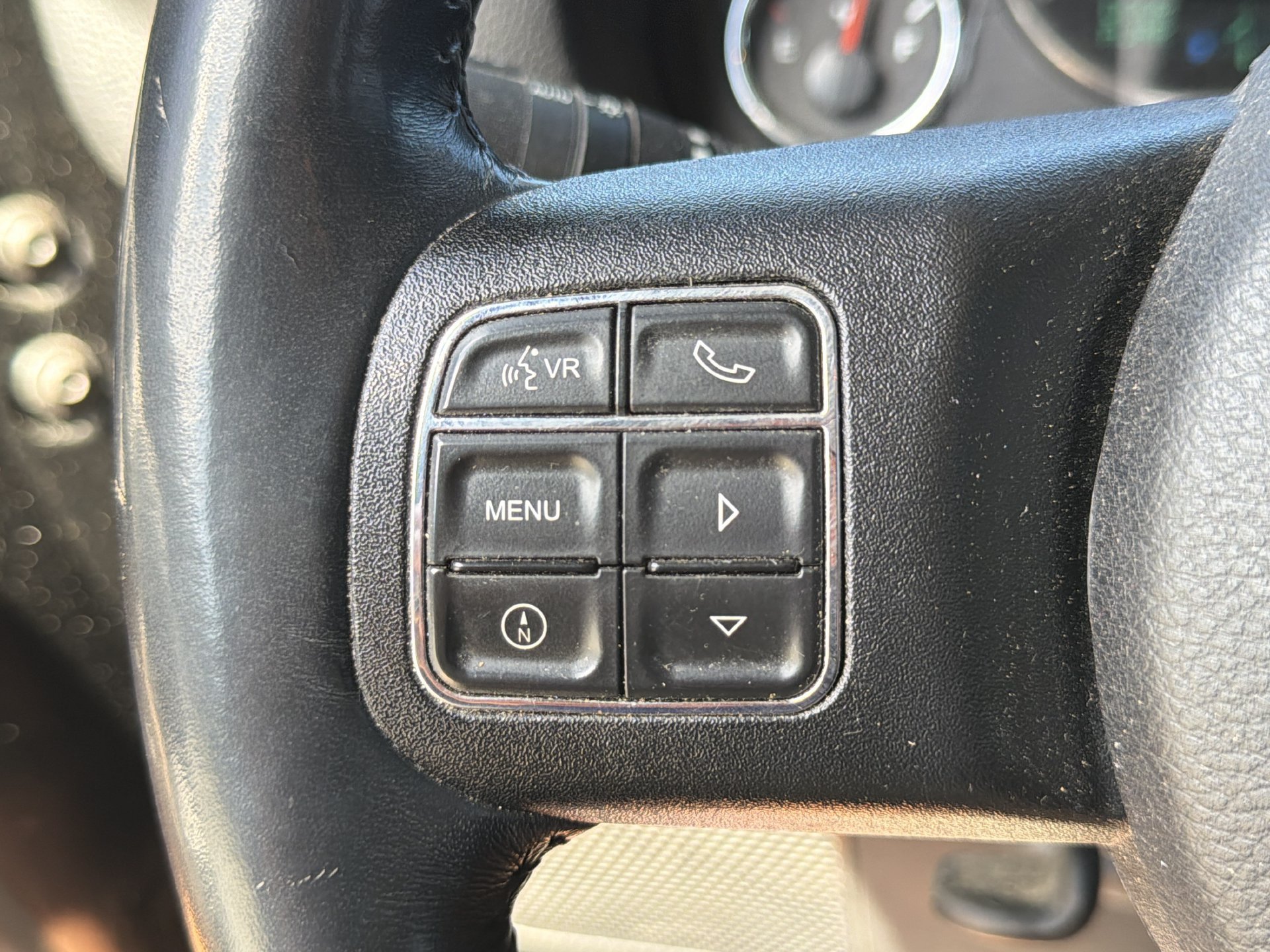 Used 2015 Jeep Wrangler Unlimited Sahara w/ Connectivity Group AWD/4WD image 6