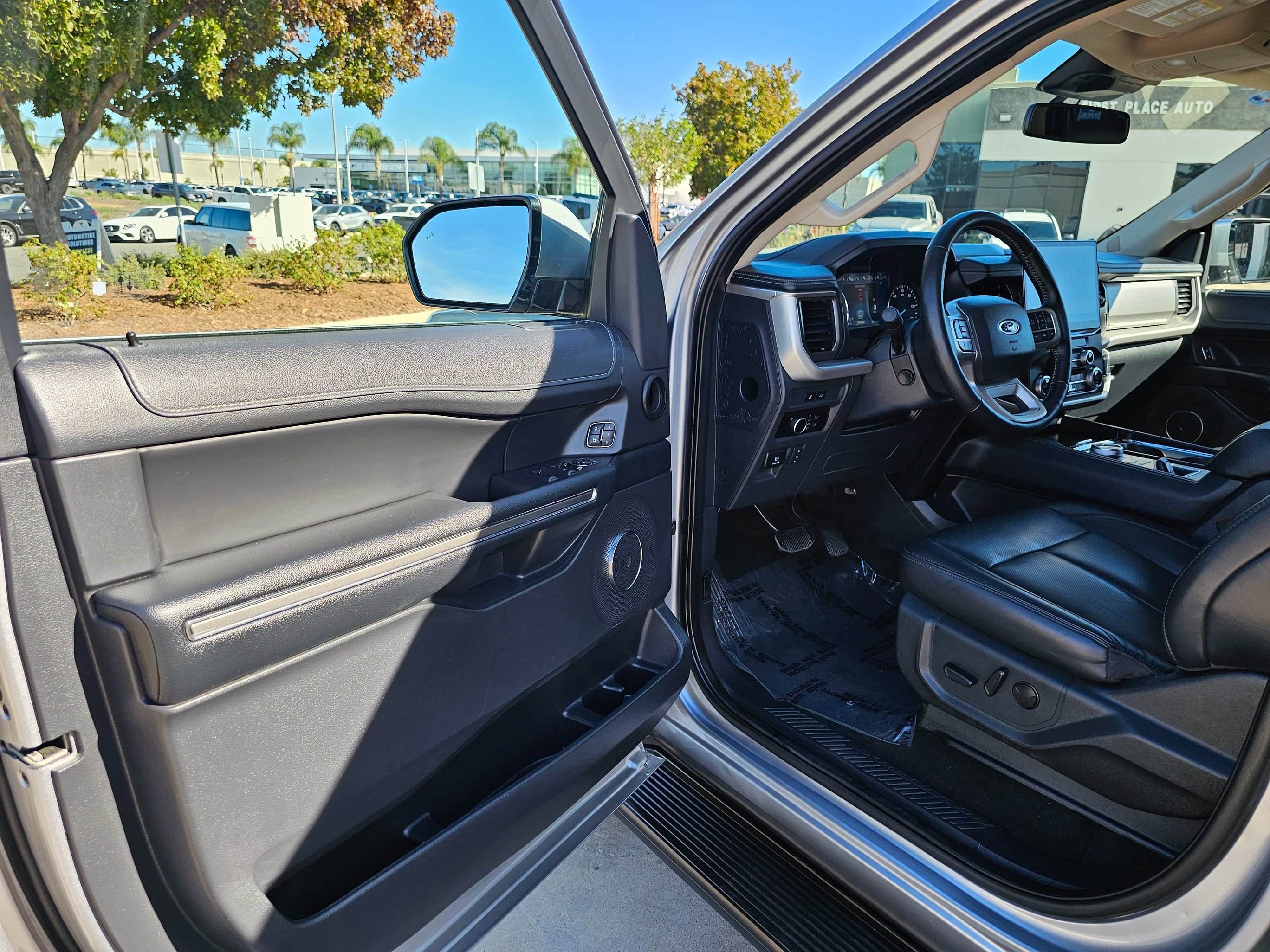 Used 2024 Ford Expedition XLT image 11