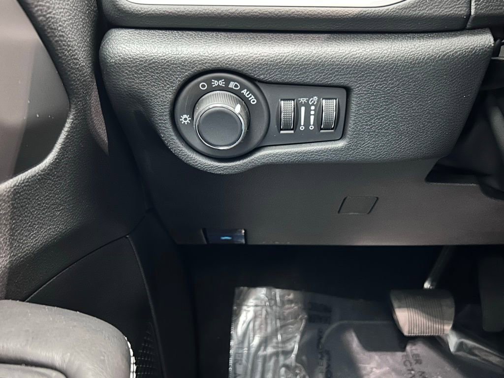 New 2026 Chrysler Voyager LX FWD image 20