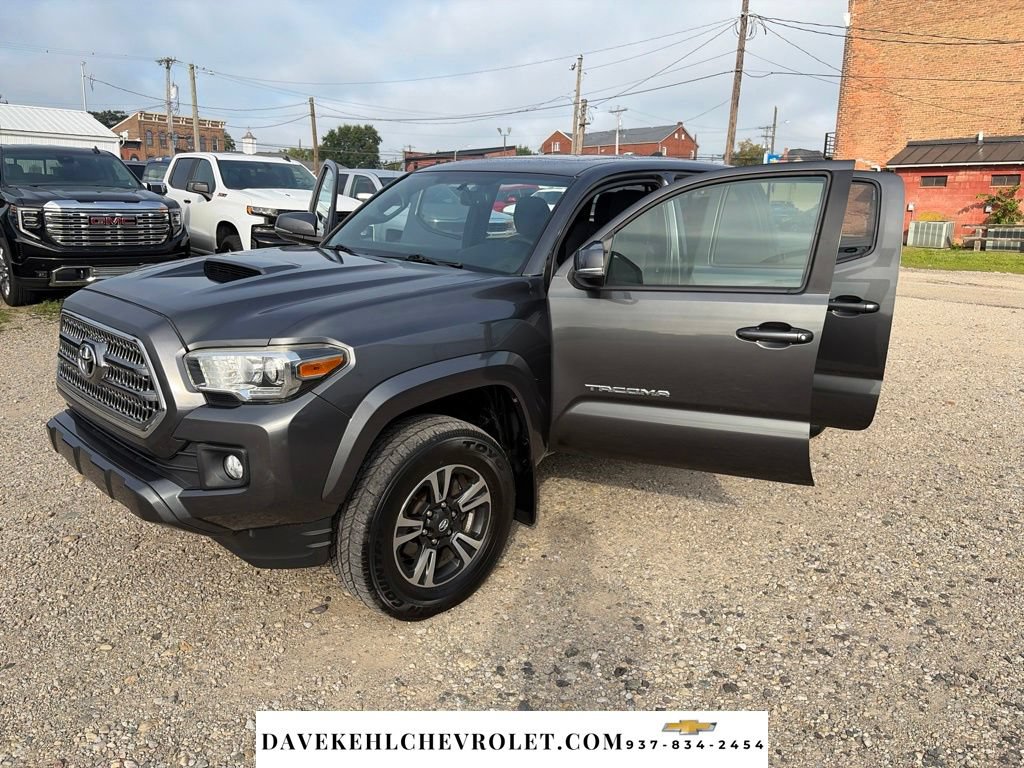 Used 2016 Toyota Tacoma TRD Sport AWD/4WD image 30