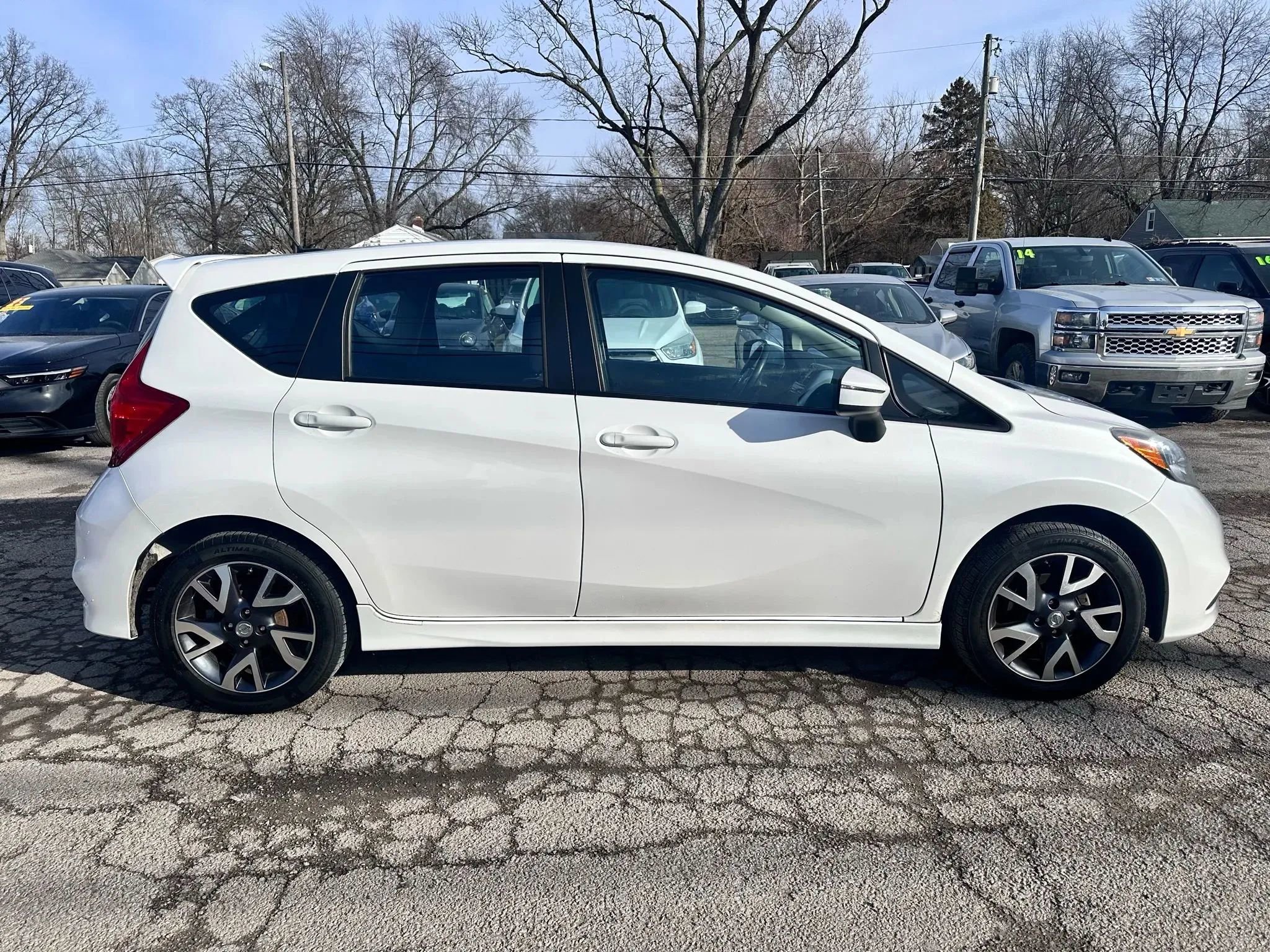 Used 2015 Nissan Versa Note SR w/ SR Tech Package image 6