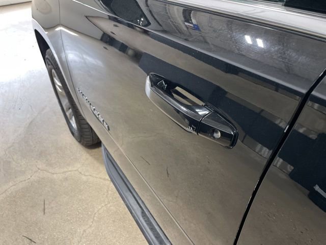 Used 2018 Chevrolet Suburban LT AWD/4WD image 9