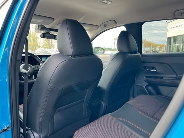 Used 2025 Nissan Kicks SR AWD/4WD image 11