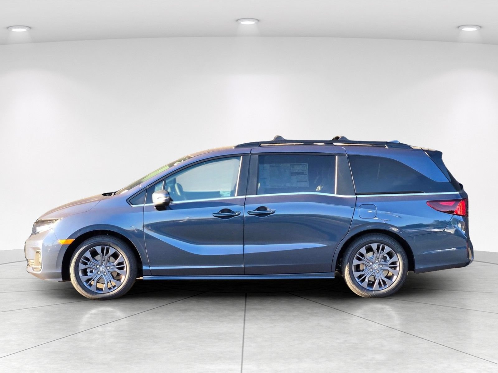 New 2026 Honda Odyssey Touring image 7