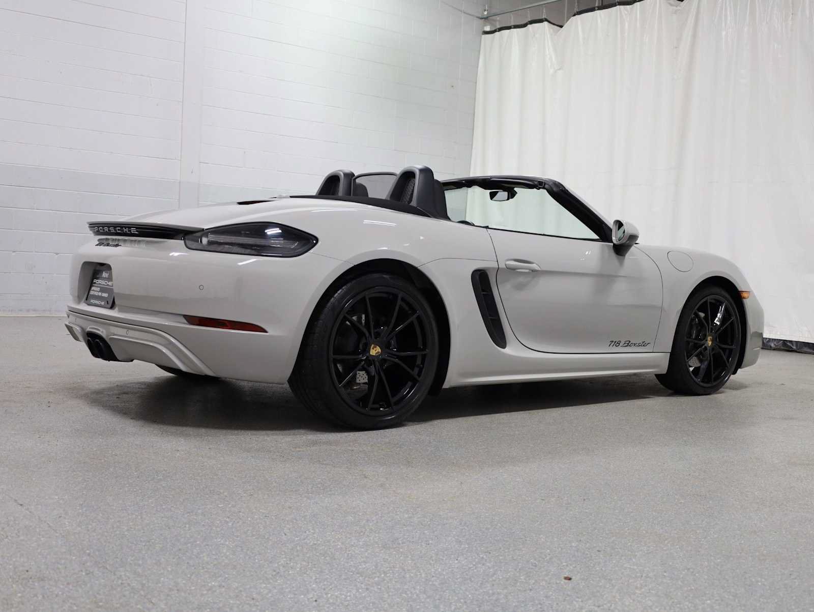 Used 2025 Porsche 718 Boxster RWD image 9