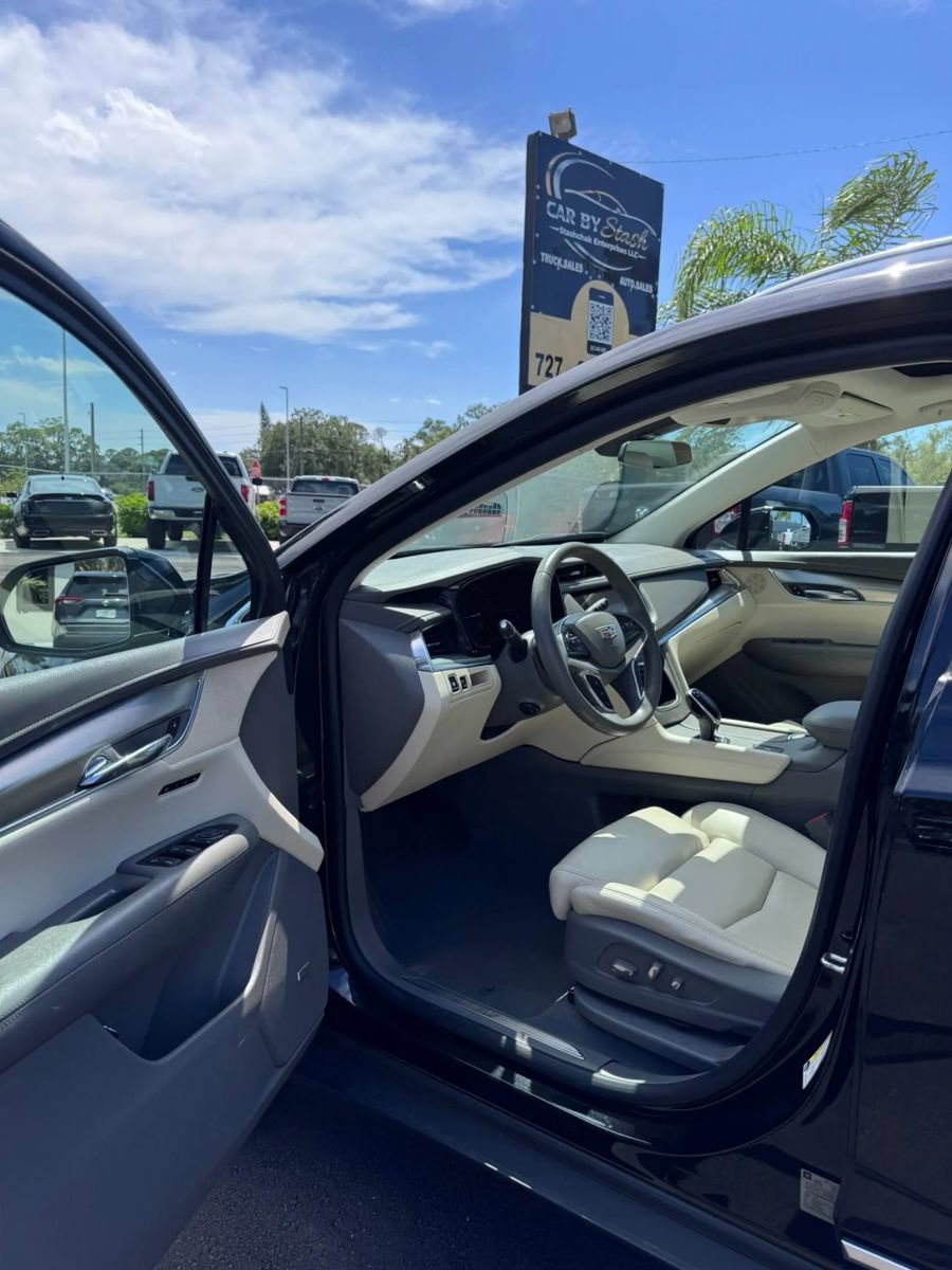 Used 2017 Cadillac XT5 Luxury w/ Driver Awareness Package FWD image 9