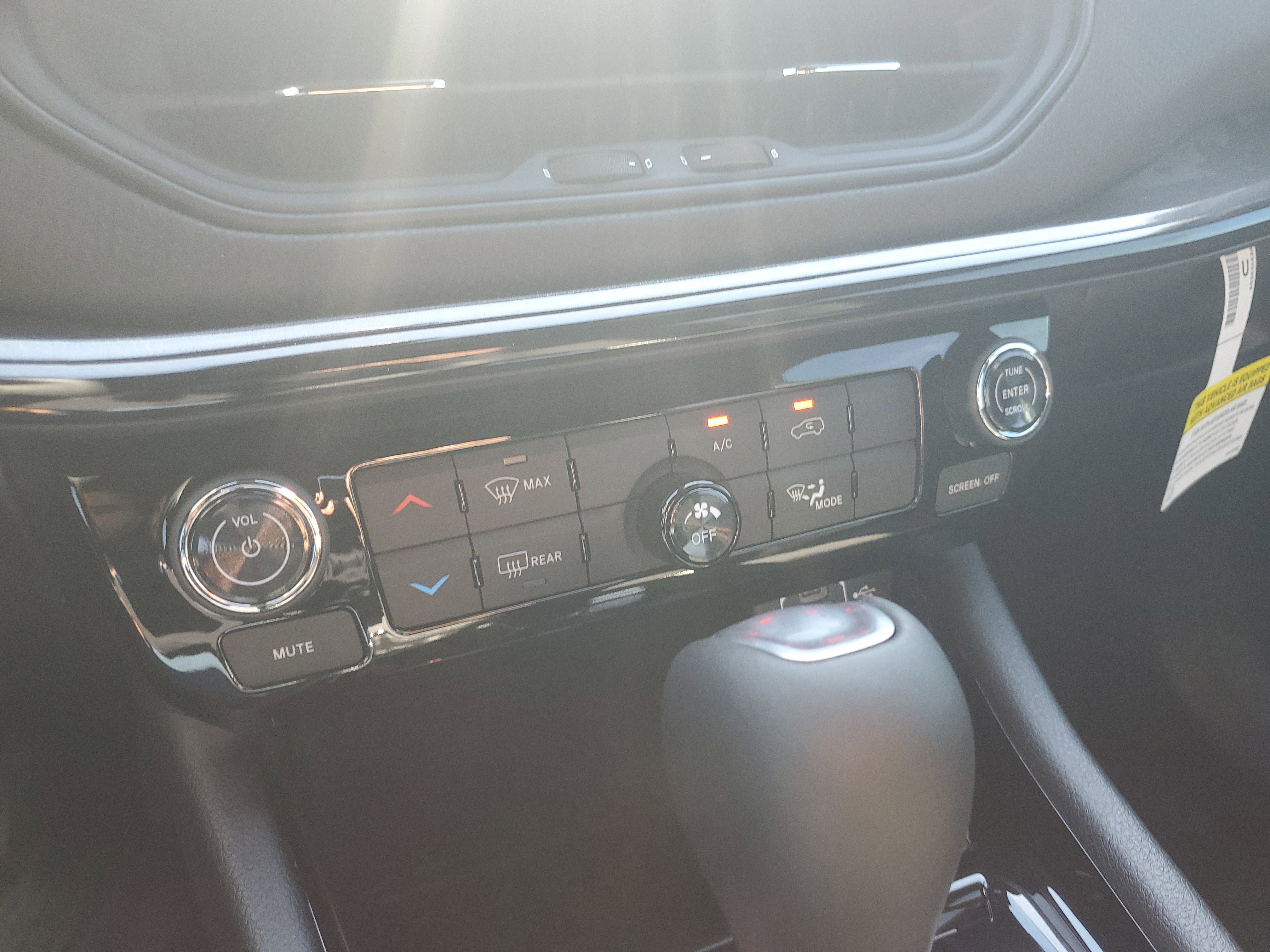 New 2026 Jeep Compass Latitude image 17