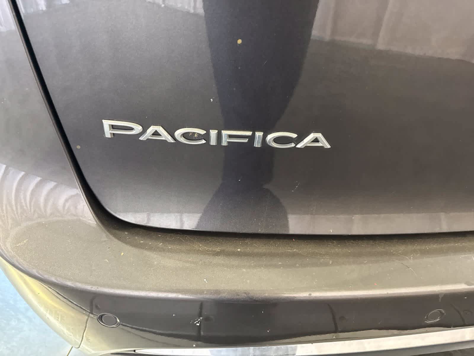 Used 2023 Chrysler Pacifica Touring-L FWD image 13