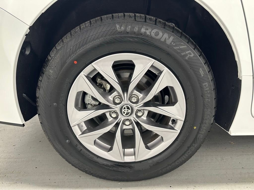 Used 2025 Toyota Sienna LE FWD image 66
