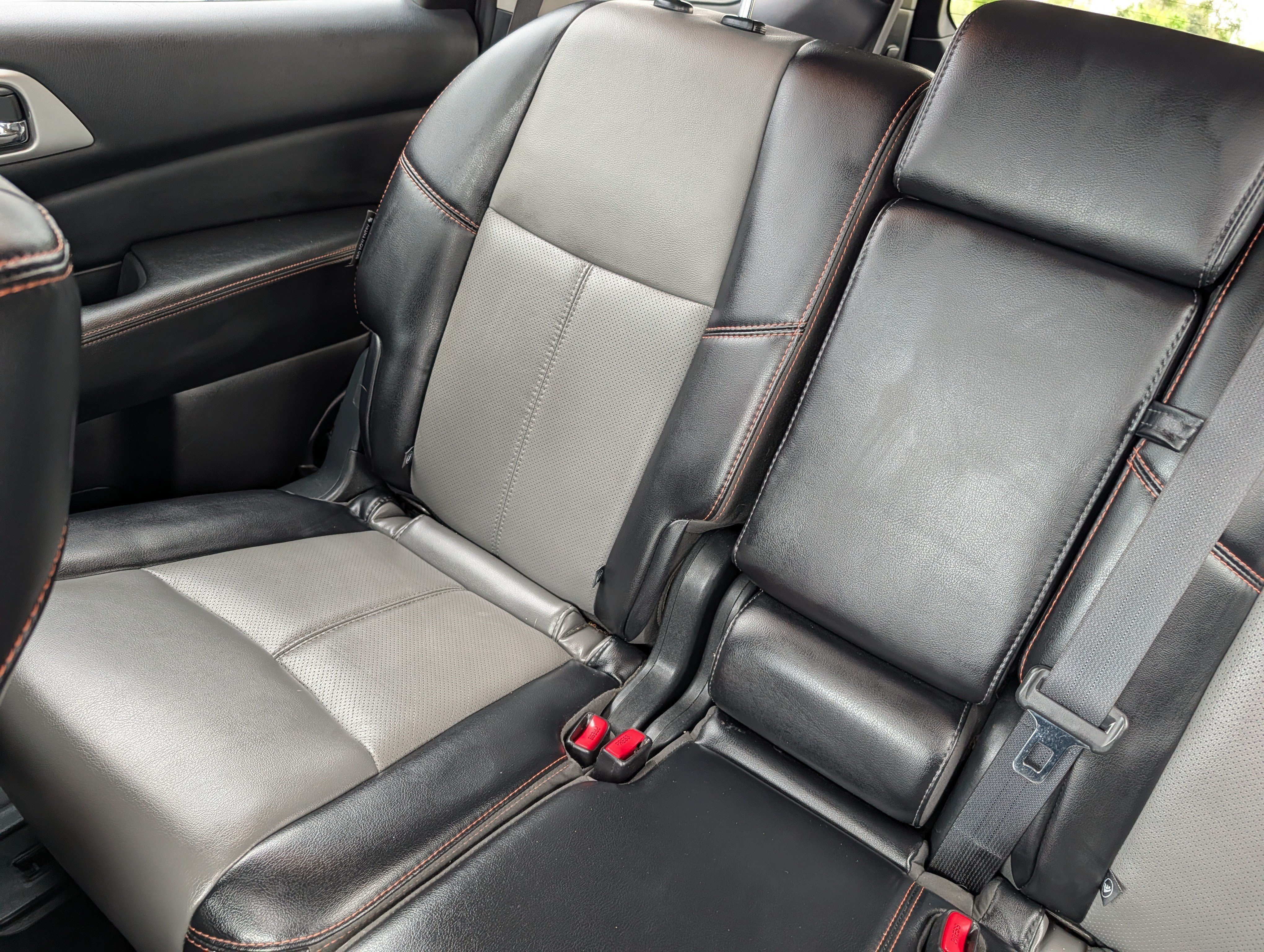 Used 2019 Nissan Pathfinder SL AWD/4WD image 12