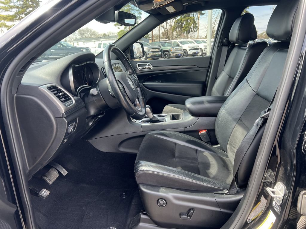 Used 2021 Jeep Grand Cherokee Laredo X AWD/4WD image 16
