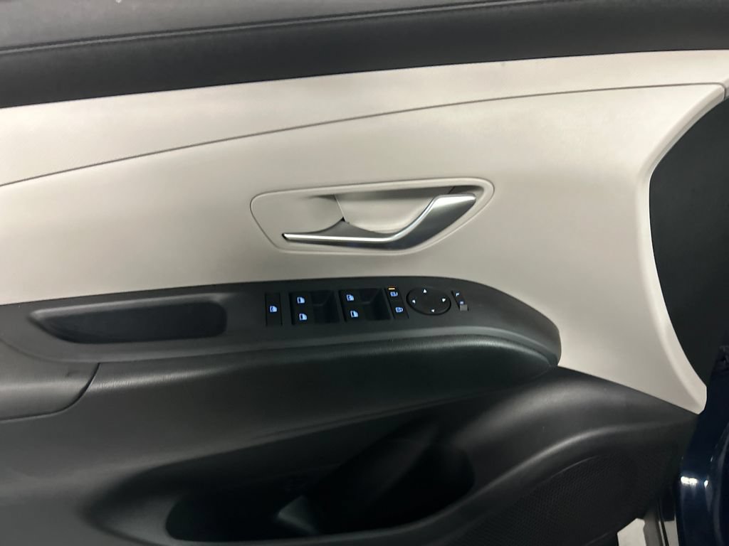 Used 2025 Hyundai Tucson SE AWD/4WD image 12