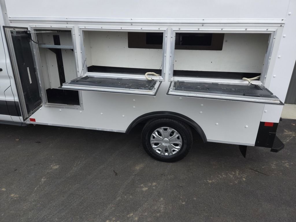 Used 2015 Ford Transit 250 138 w/ Exterior Upgrade Package image 4