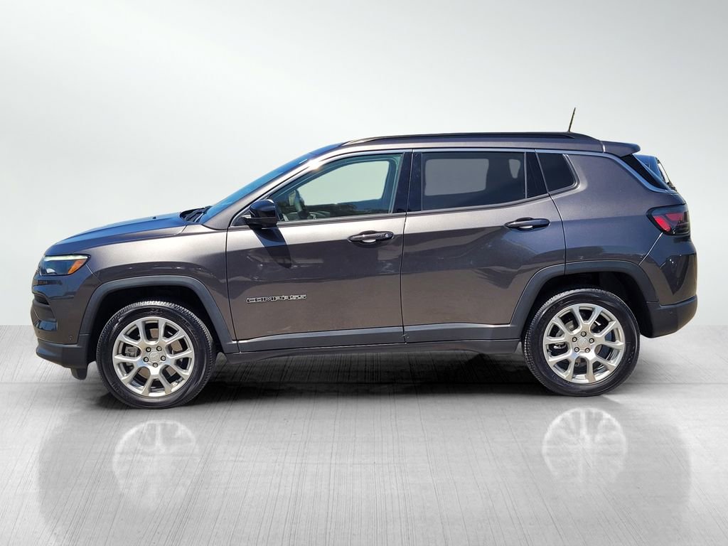 Used 2023 Jeep Compass Latitude w/ Sun and Sound Group AWD/4WD image 10