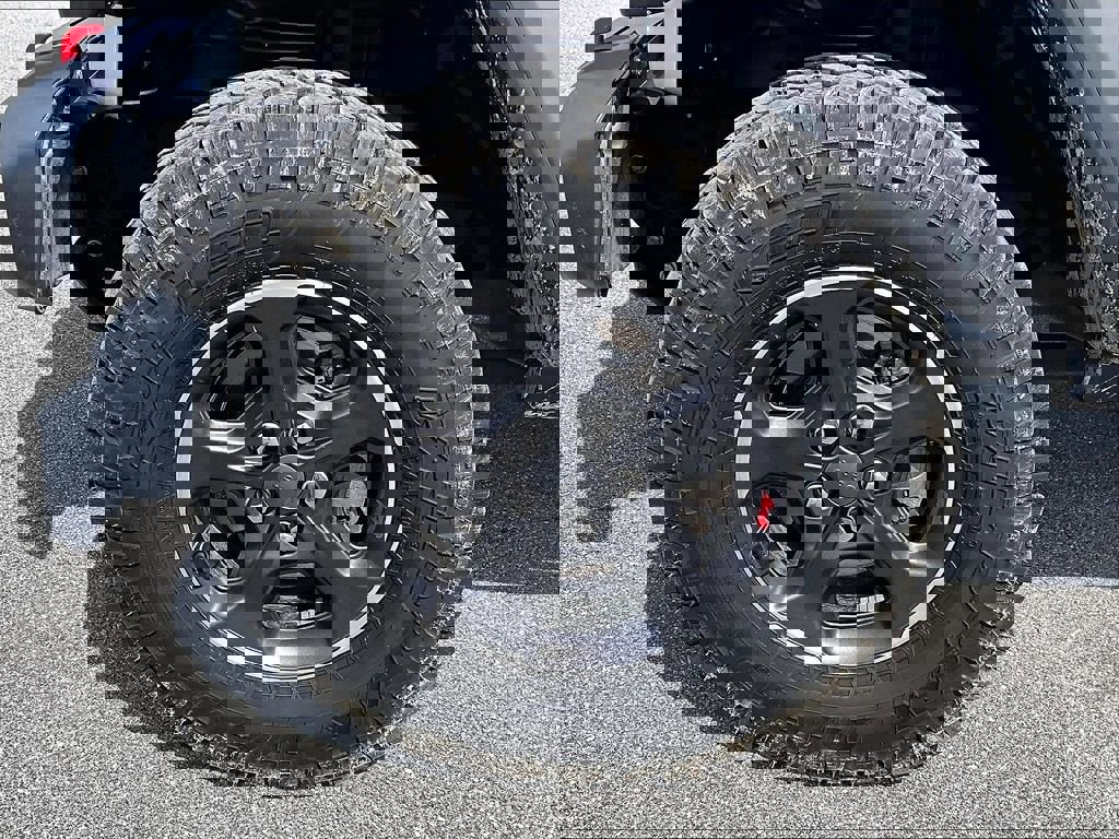 Used 2023 Jeep Gladiator Rubicon w/ Cold Weather Group image 7