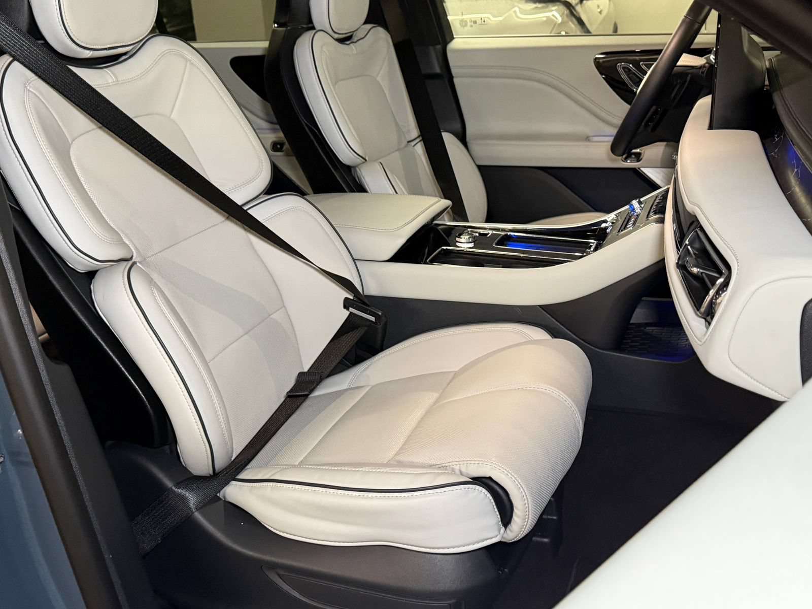 New 2026 Lincoln Aviator Black Label w/ Dynamic Handling Package AWD/4WD image 12