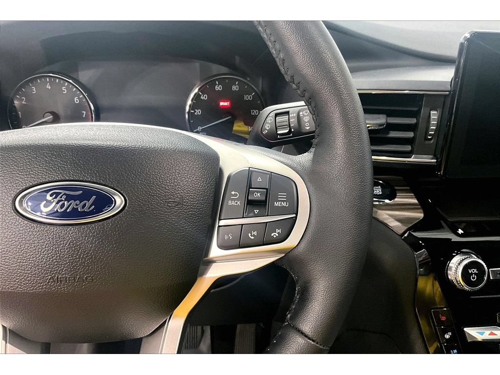 Used 2024 Ford Explorer Limited w/ Equipment Group 301A AWD/4WD image 11