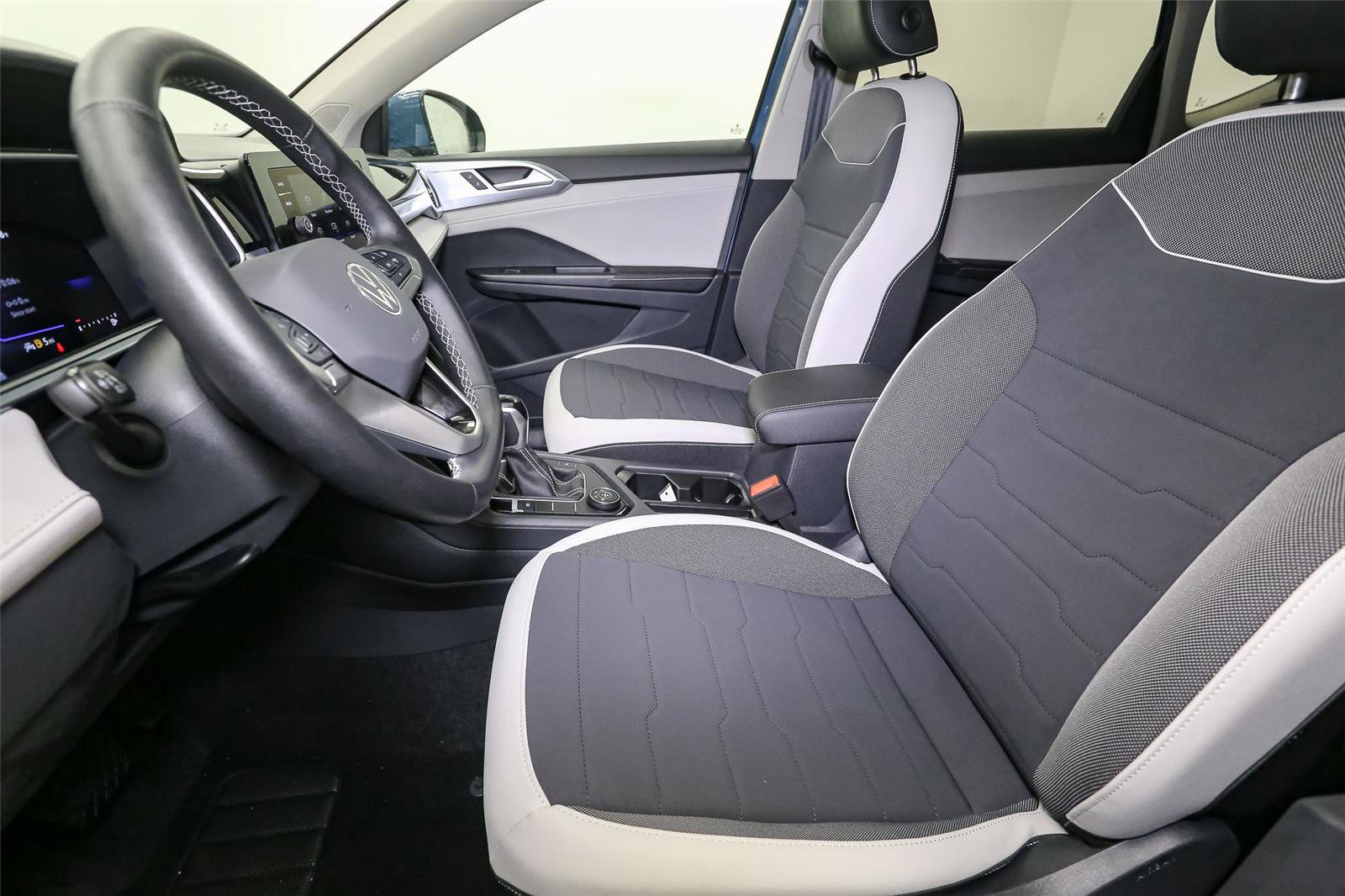 New 2025 Volkswagen Taos SE image 26